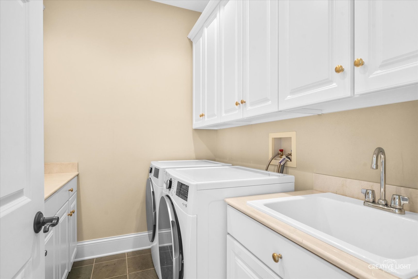 920 North Washington Street Wheaton, IL 60187 - Photo 27 of 43 a utility room with dryer and washer