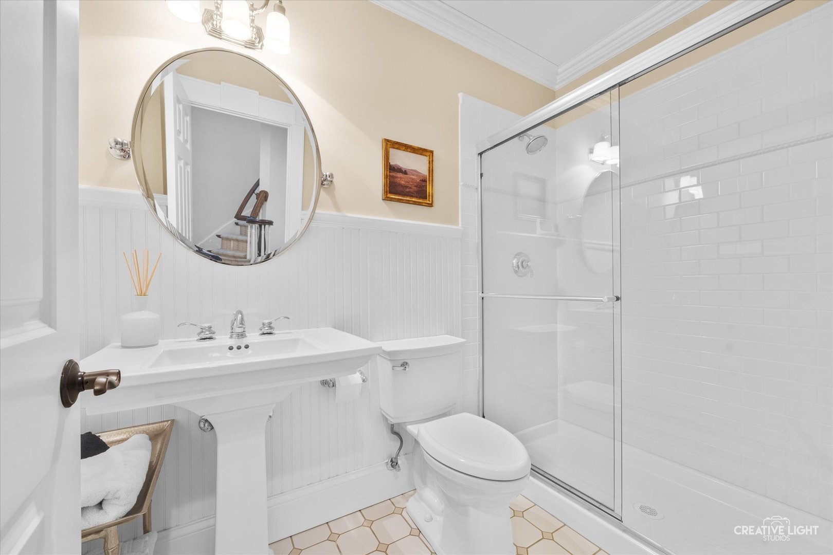 920 North Washington Street Wheaton, IL 60187 - Photo 38 of 43 a bathroom with a toilet a sink and mirror