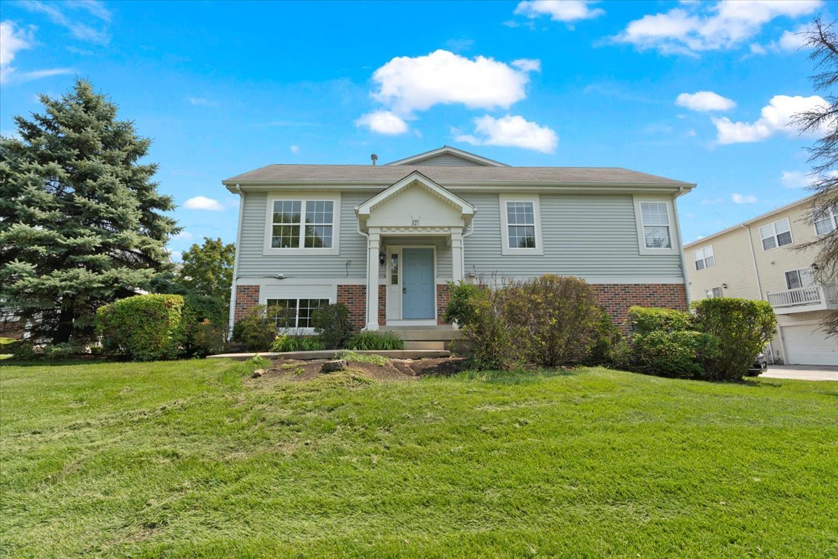 321 Holiday Lane Hainesville, IL 60073 - Photo 3 of 25