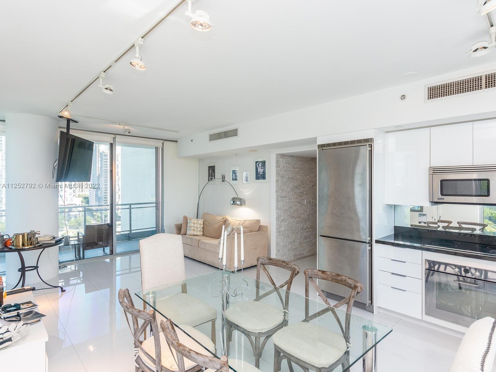 92 Southwest 3rd Street, Unit 1510 Miami, FL 33130 - Photo 14 of 90
