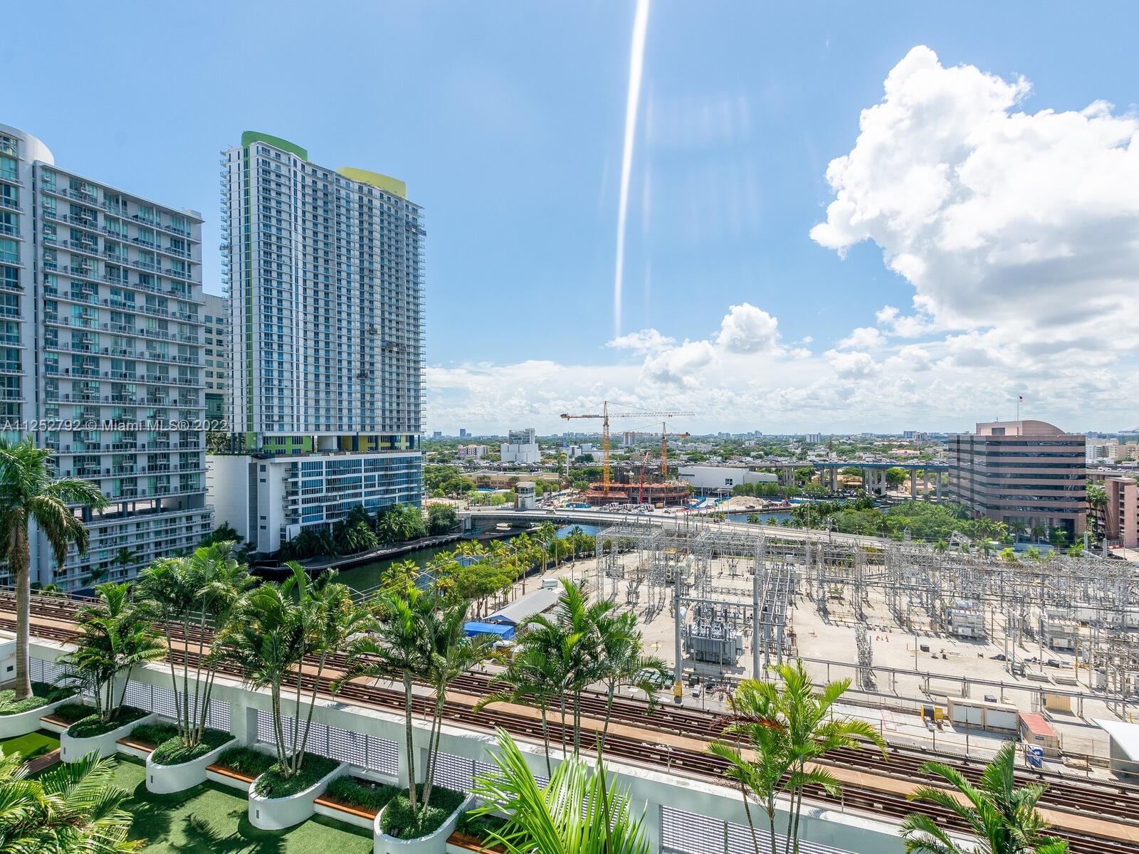 92 Southwest 3rd Street, Unit 1510 Miami, FL 33130 - Photo 43 of 90 a city view with tall buildings
