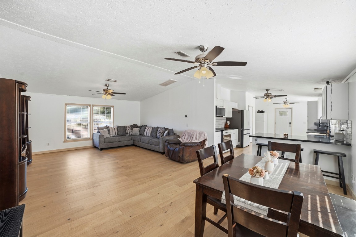 4048 Sutherland Springs Road Seguin, TX 78155 - Photo 4 of 23 a living room with furniture