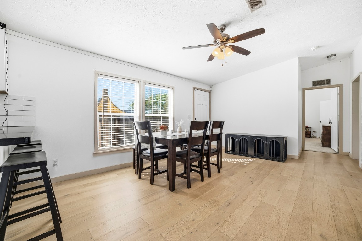 4048 Sutherland Springs Road Seguin, TX 78155 - Photo 6 of 23 a view of a livingroom with furniture and entryway