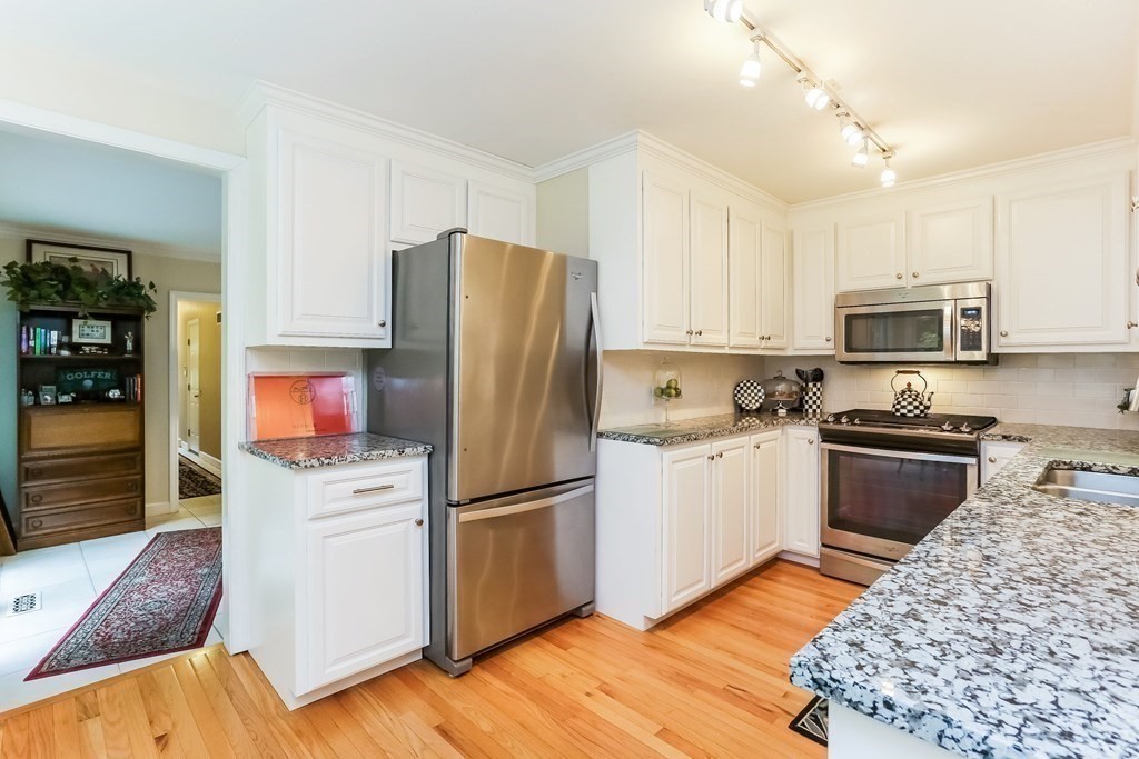 827 Frank Smith Road Longmeadow, MA 01106 - Photo 12 of 35