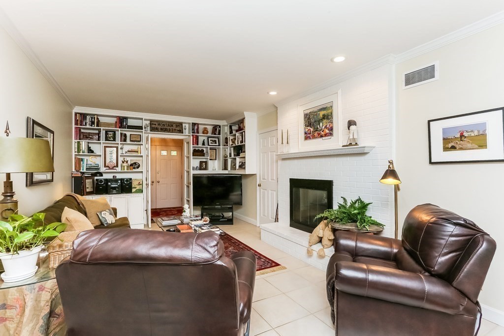 827 Frank Smith Road Longmeadow, MA 01106 - Photo 16 of 35