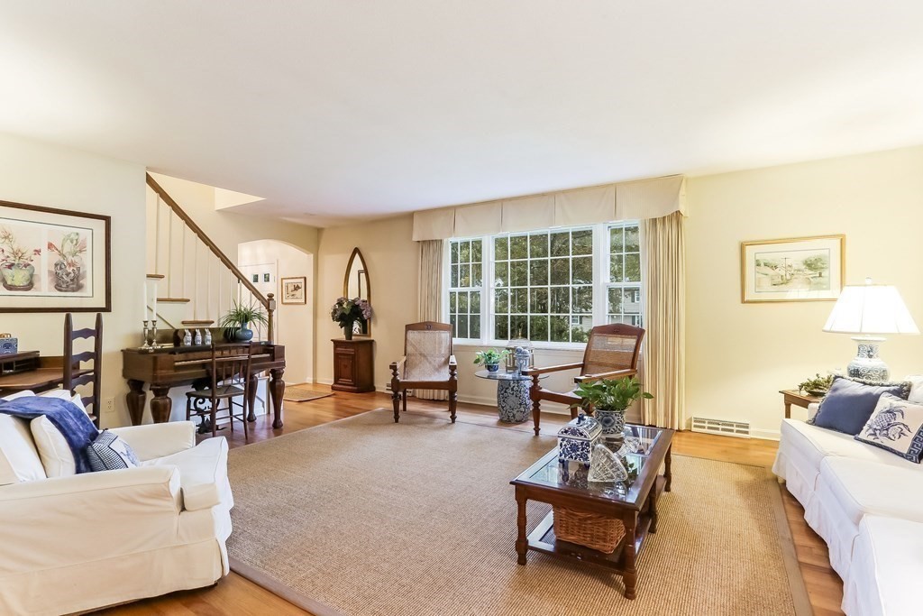 827 Frank Smith Road Longmeadow, MA 01106 - Photo 3 of 35
