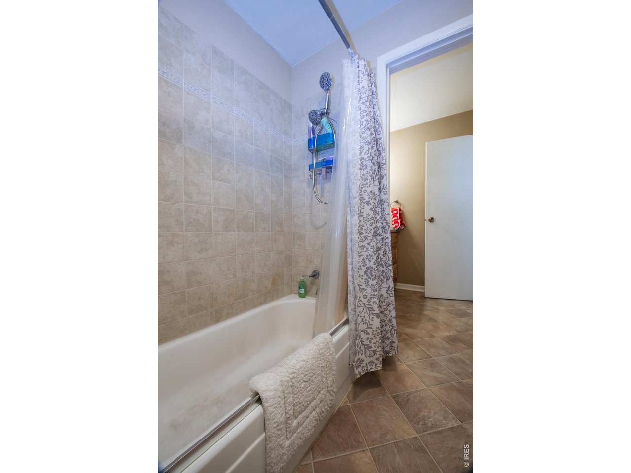 3400 Stanford Road, Unit 111 Fort Collins, CO 80525 - Photo 10 of 30 Bathtub/Shower Between Jack-n-Jill Bathroom