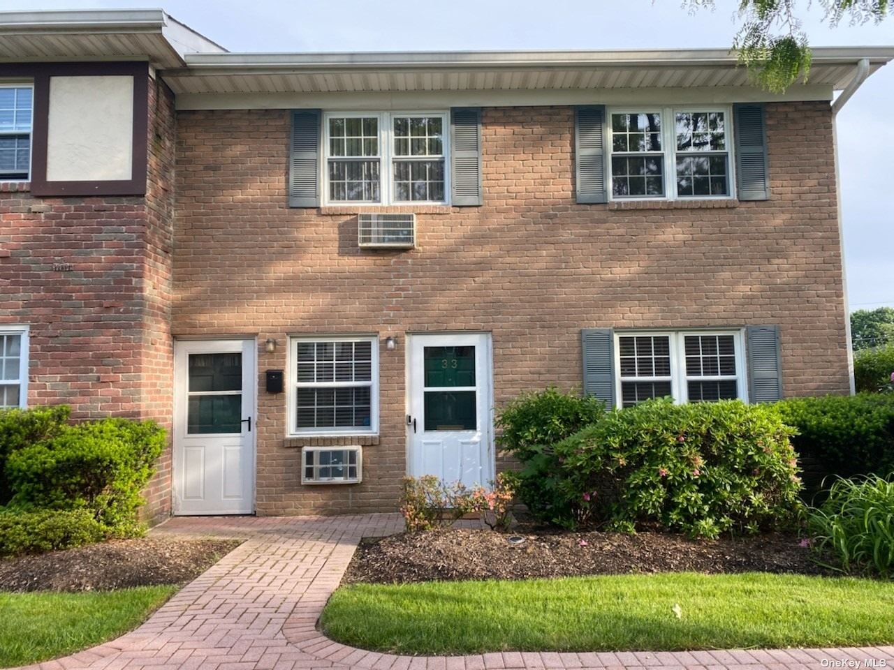 34 Springwood Drive, Unit 34, North Babylon, NY 11703 Compass