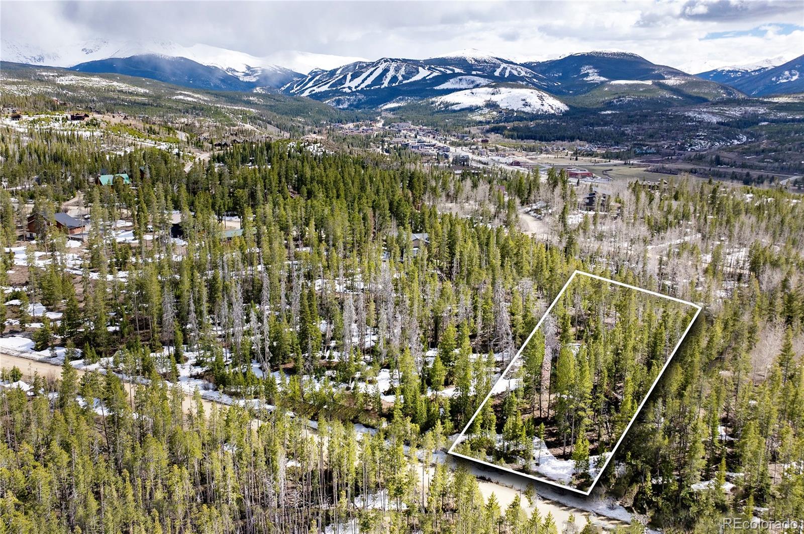 a view of houses with a street