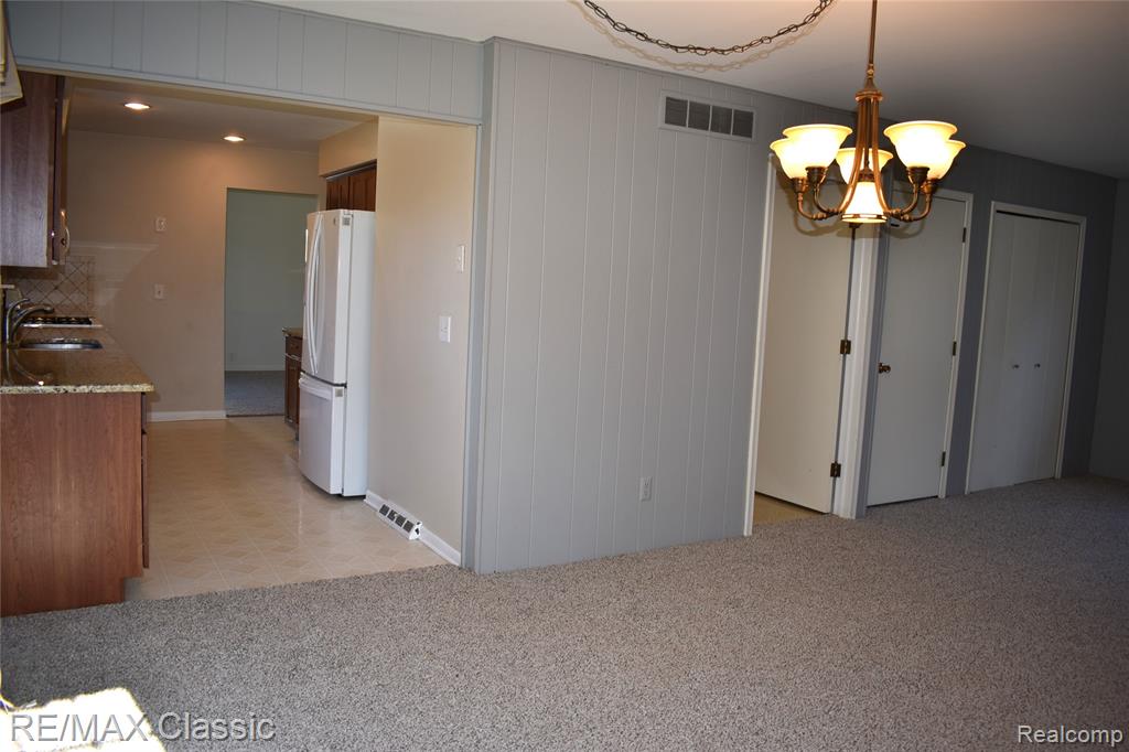 1977 Meadow Ridge Drive Walled Lake, MI 48390 - Photo 16 of 53