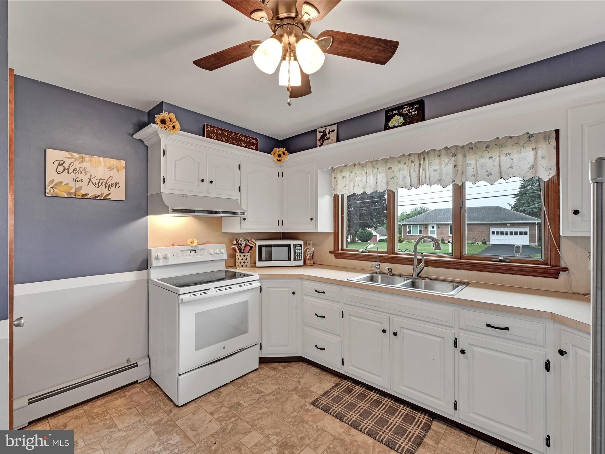 1800 Colebrook Road Lebanon, PA 17042 - Photo 11 of 32 Kitchen