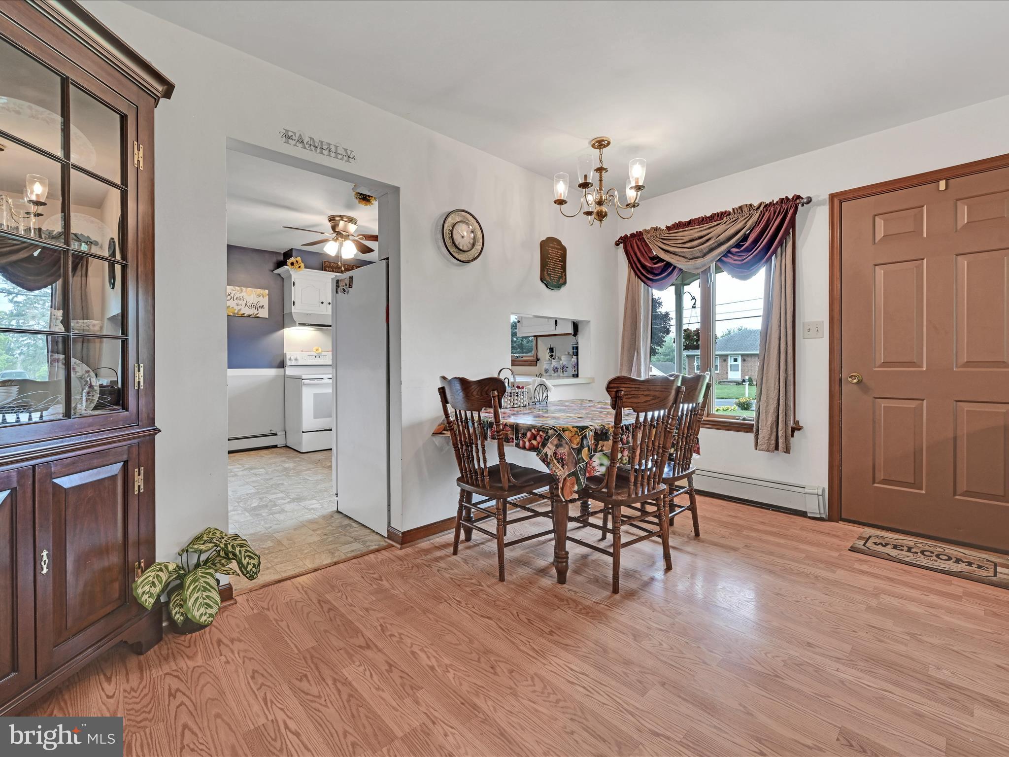 1800 Colebrook Road Lebanon, PA 17042 - Photo 6 of 32 Dining Area/ Foyer