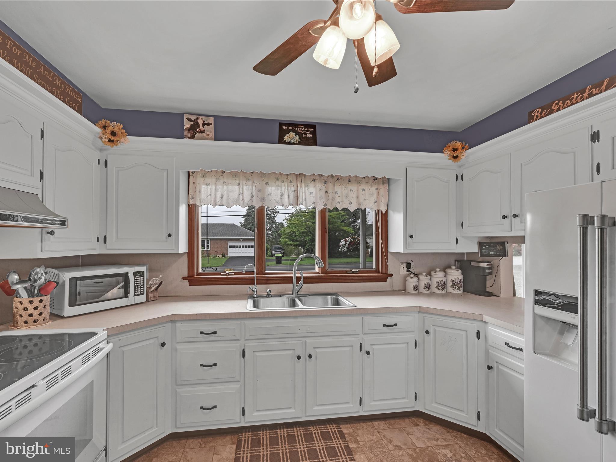1800 Colebrook Road Lebanon, PA 17042 - Photo 10 of 32 Kitchen