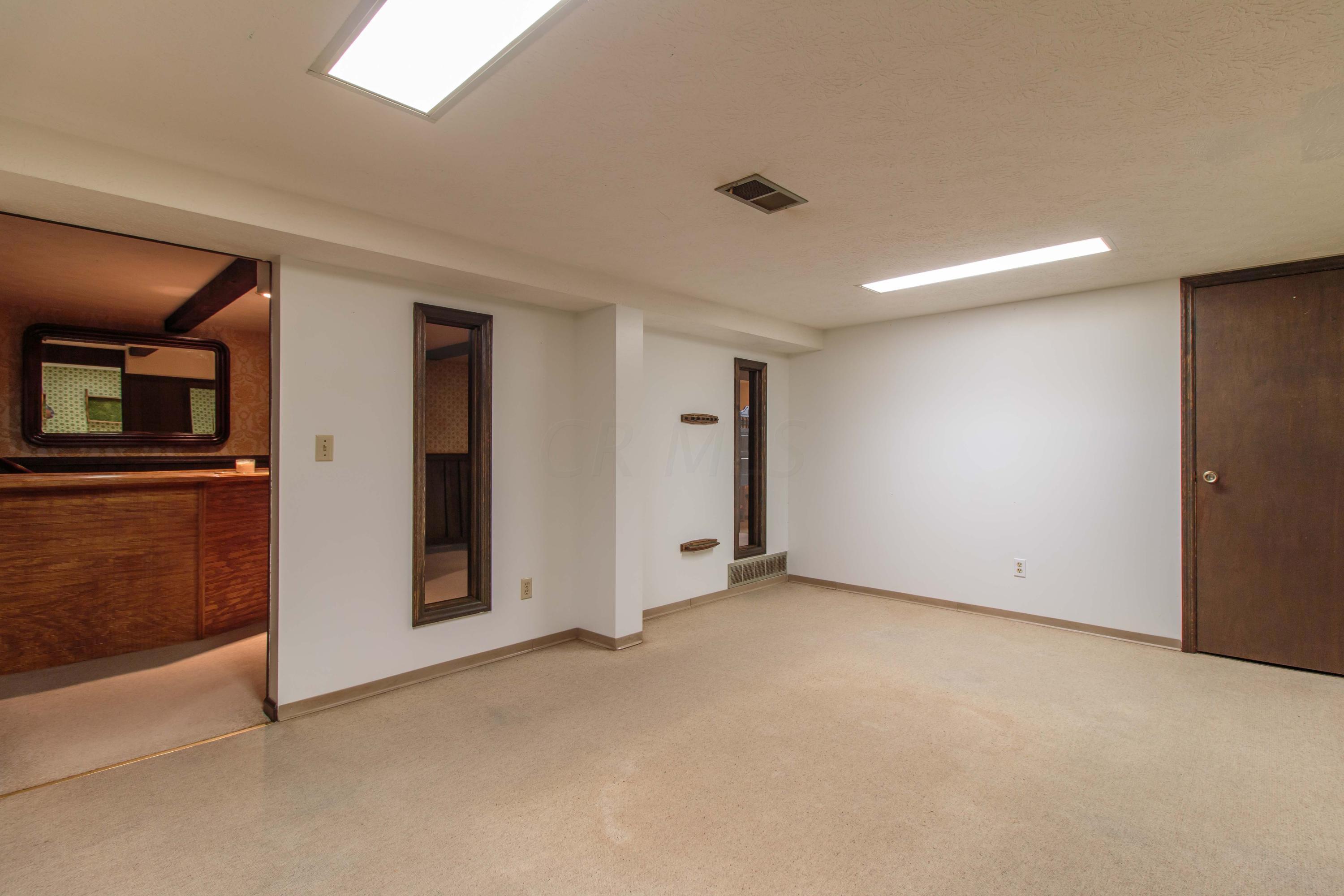 2804 Fleet Road Columbus, OH 43232 - Photo 25 of 47 Gallery Image 25