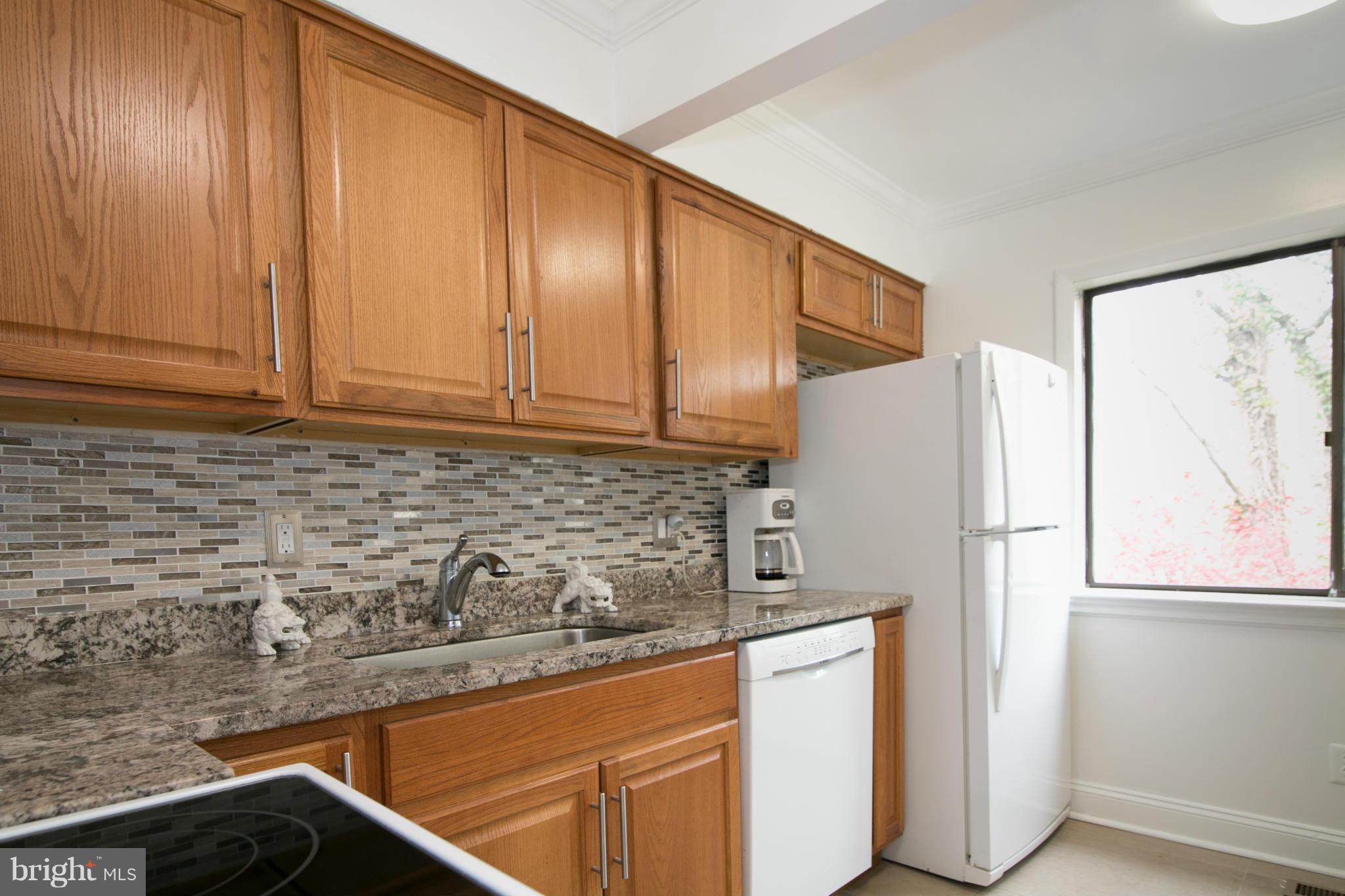 8558 Gwynedd Way Springfield, VA 22153 - Photo 11 of 30 Kitchen
