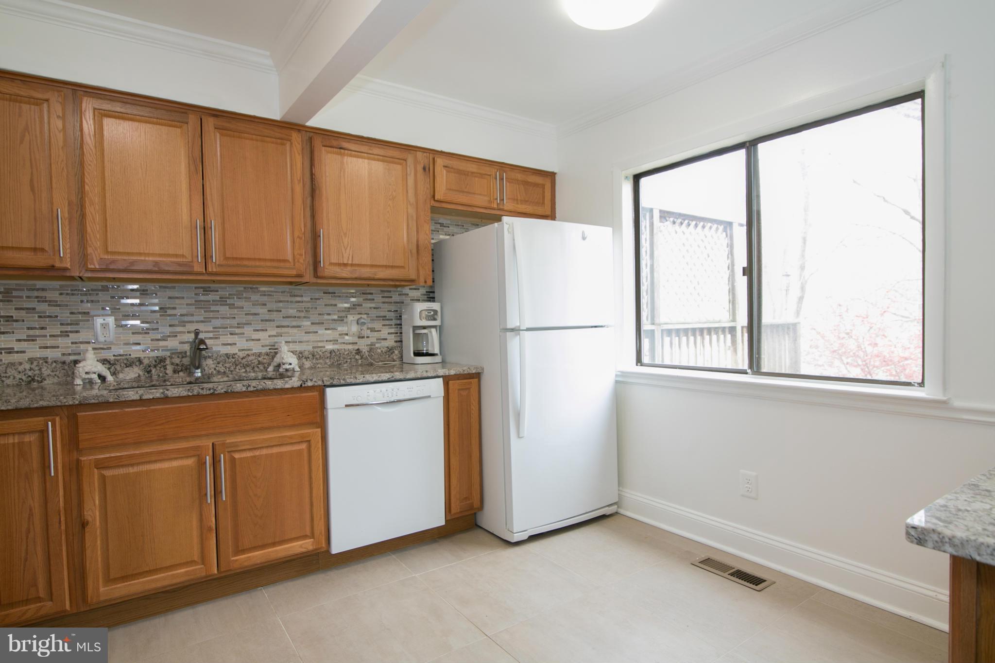 8558 Gwynedd Way Springfield, VA 22153 - Photo 12 of 30 Kitchen