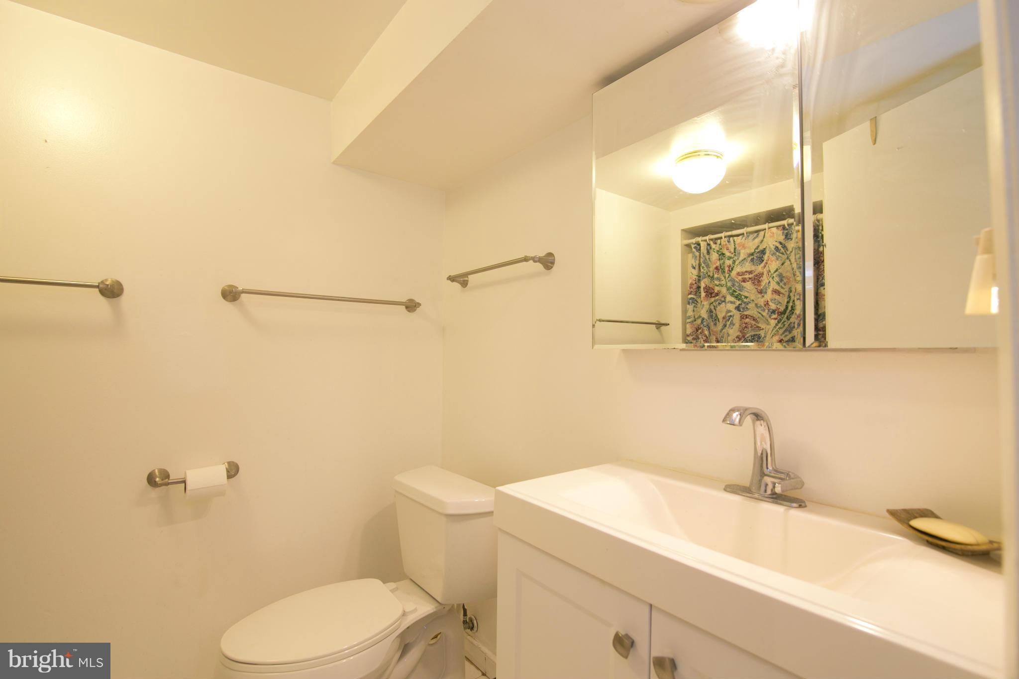 8558 Gwynedd Way Springfield, VA 22153 - Photo 26 of 30 Bath