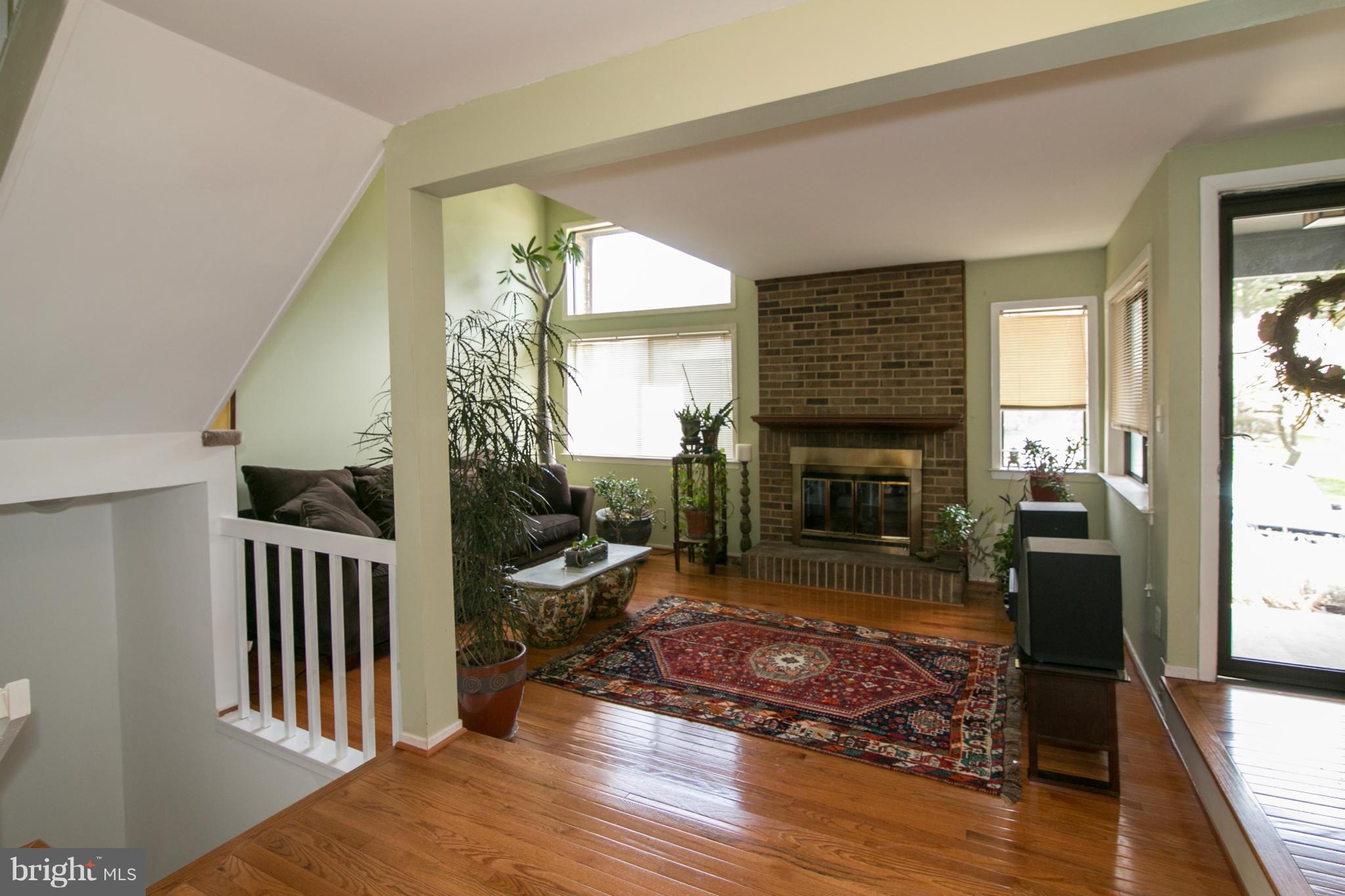 8558 Gwynedd Way Springfield, VA 22153 - Photo 4 of 30 Living Room