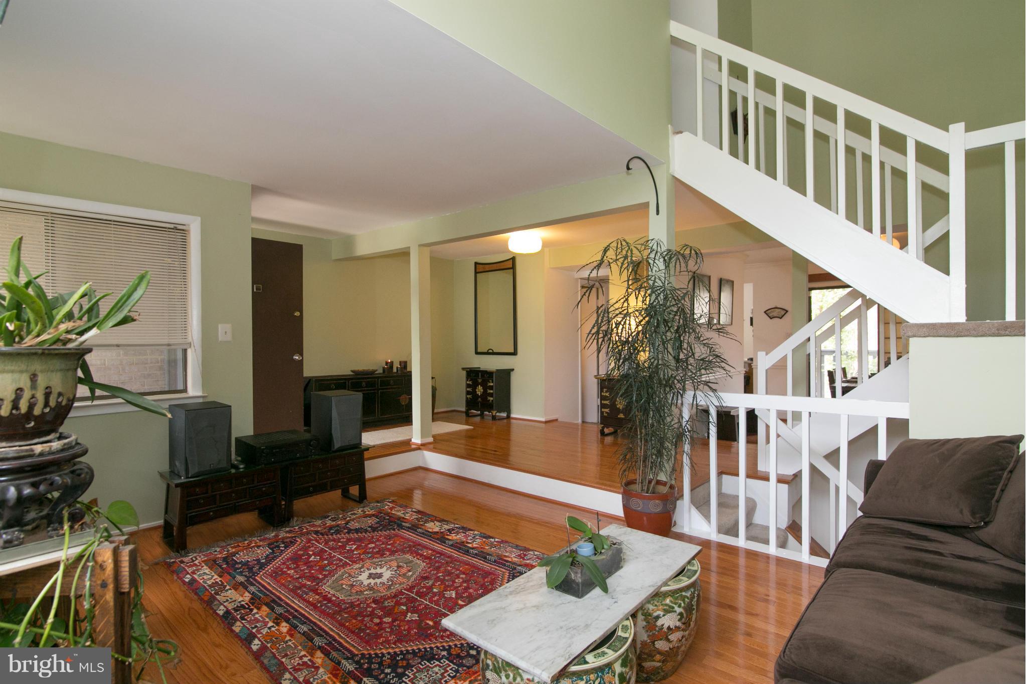 8558 Gwynedd Way Springfield, VA 22153 - Photo 5 of 30 Living Room