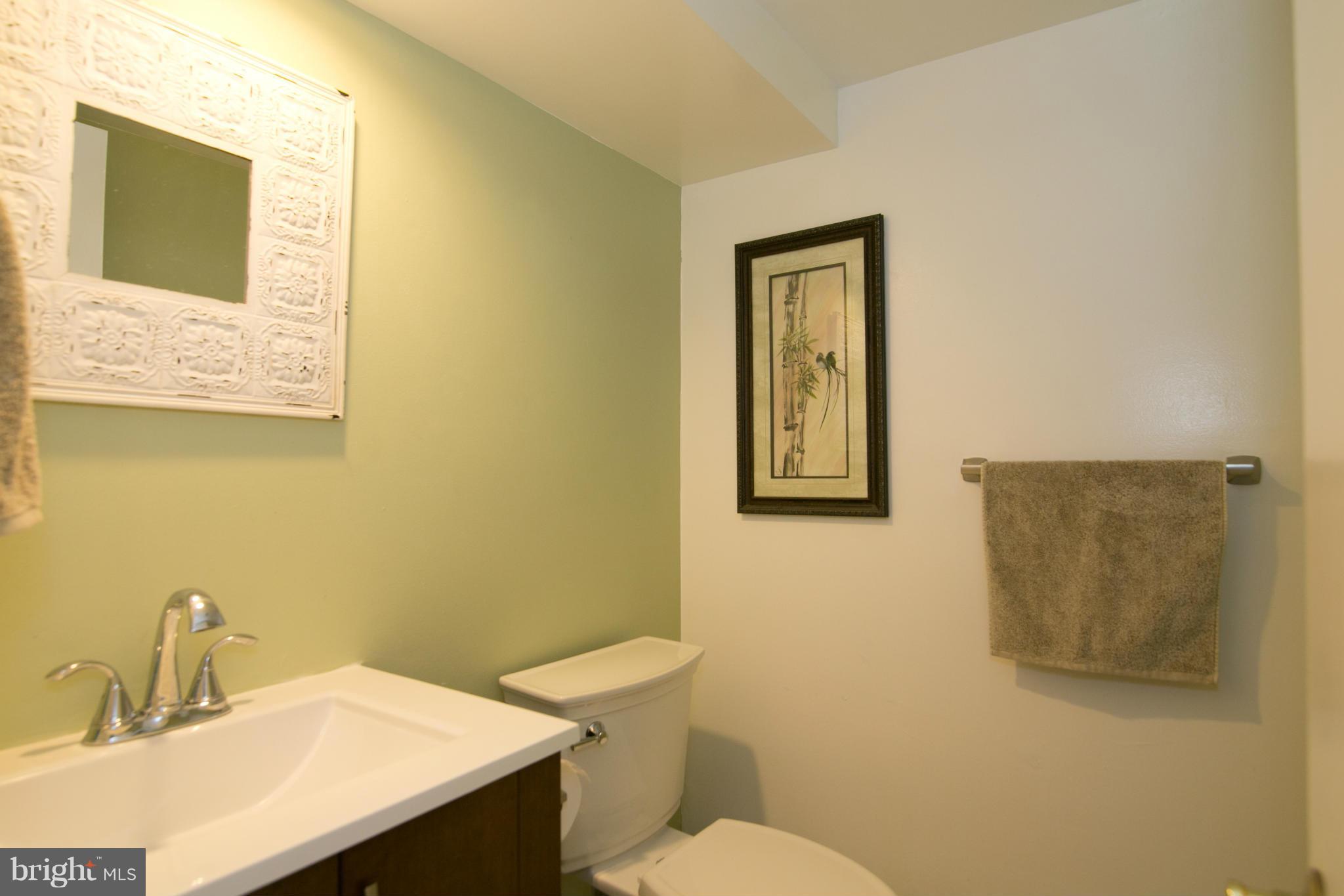 8558 Gwynedd Way Springfield, VA 22153 - Photo 8 of 30 Bath