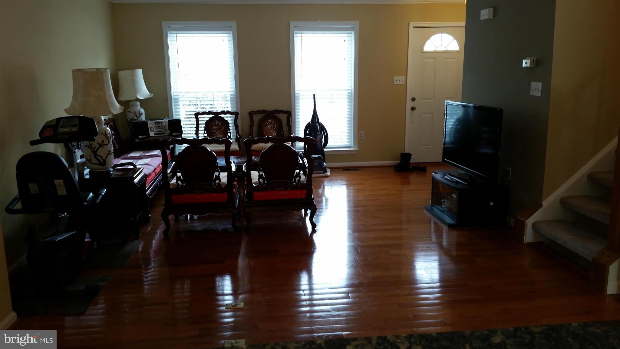 8535 Bauer Drive Springfield, VA 22152 - Photo 3 of 16 Living Room