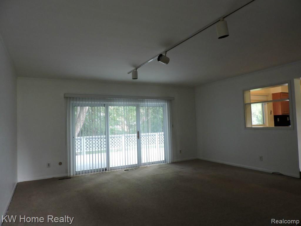 7163 Stonebrook Road West Bloomfield, MI 48322 - Photo 16 of 46 Living Rm to FamRm.jpg