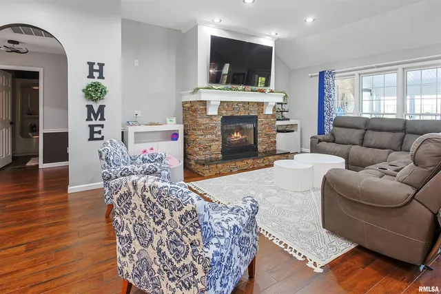 $617,500 | 9855 Highway 37, Goreville, IL 62939