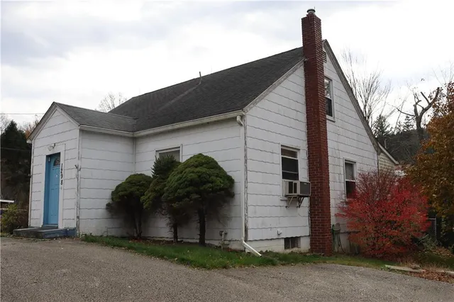 a house view with a outdoor space