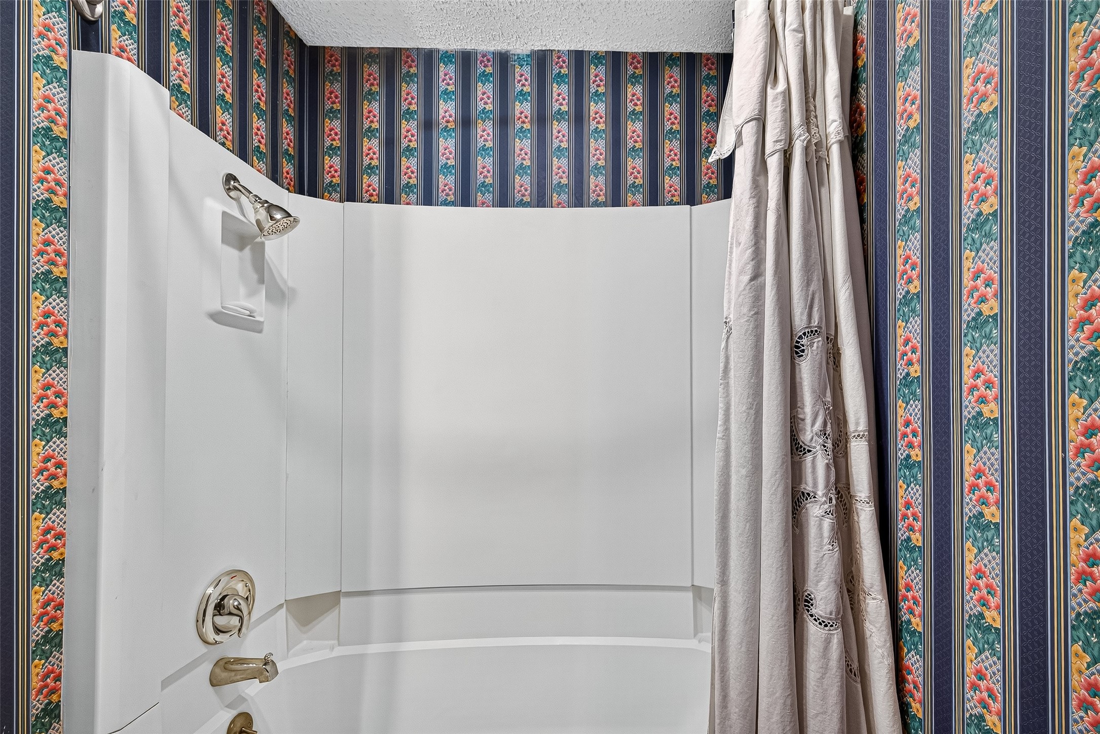 12021 7th 1/2 Street Santa Fe, TX 77510 - Photo 41 of 49 Second Full Bathroom, shower/tub