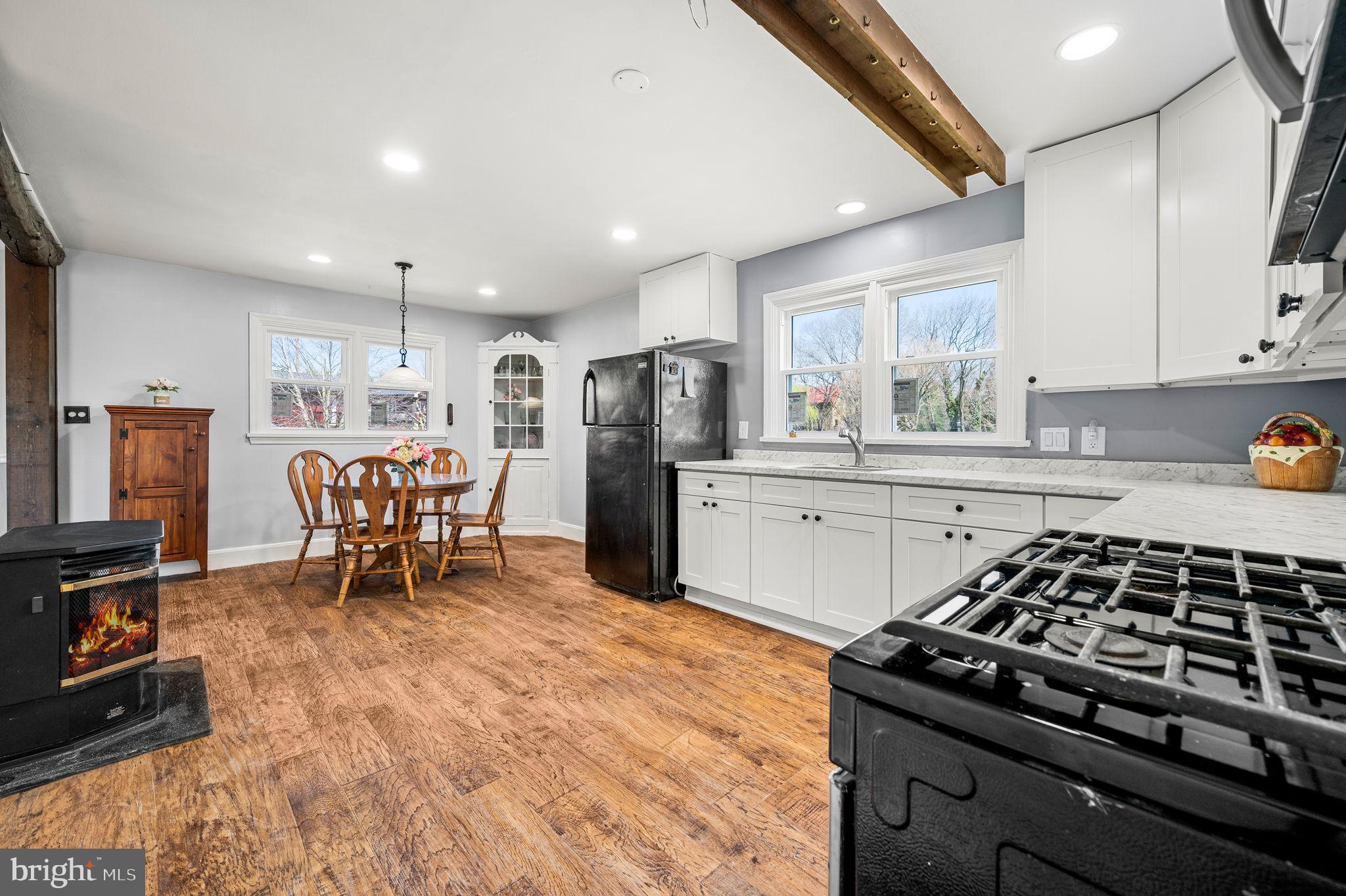 307 Rosehill Road West Grove, PA 19390 - Photo 4 of 29