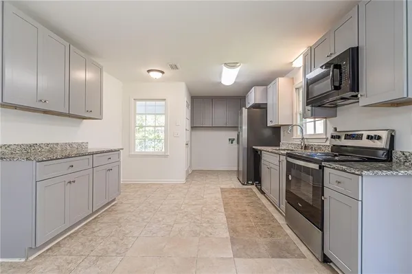 $1,800 | 926 Live Oak Court, Lawrenceville, GA 30046