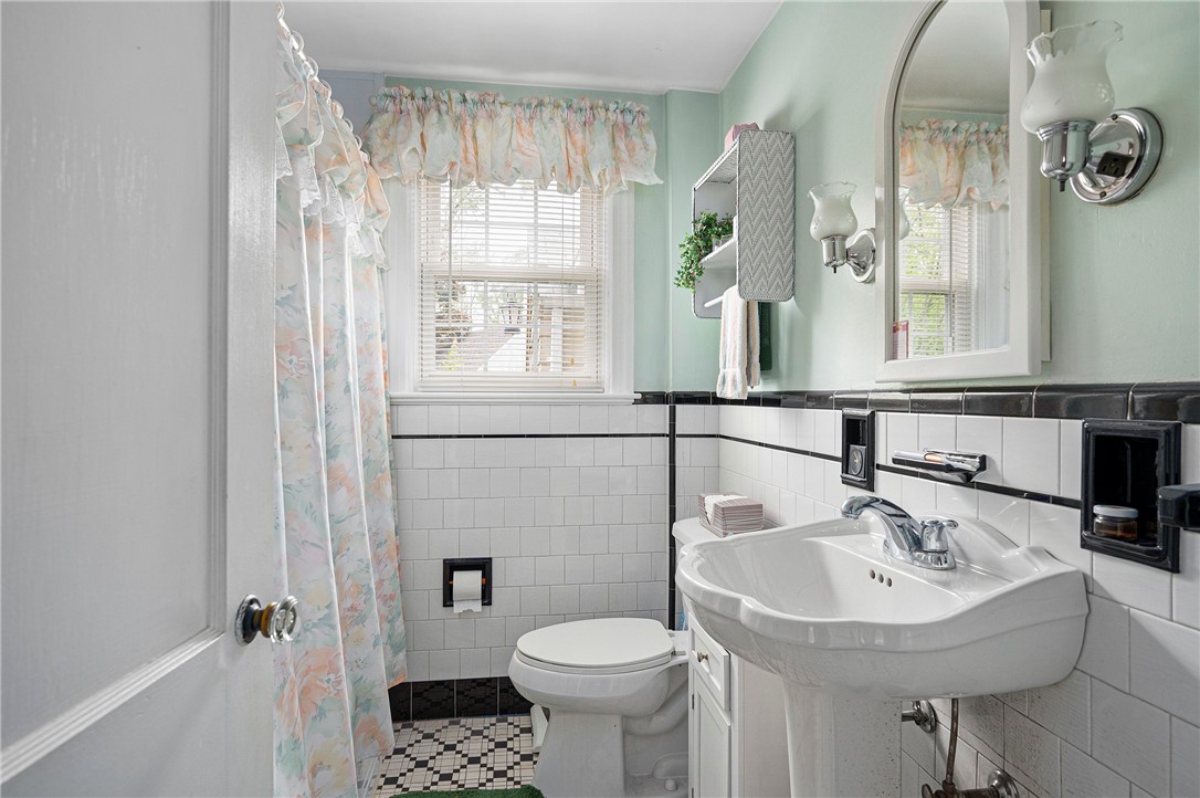 2913 West Shore Road Warwick, RI 02886 - Photo 14 of 16