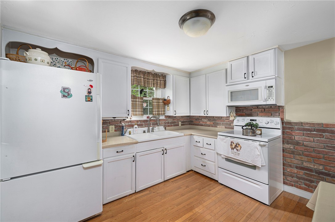 2913 West Shore Road Warwick, RI 02886 - Photo 4 of 16