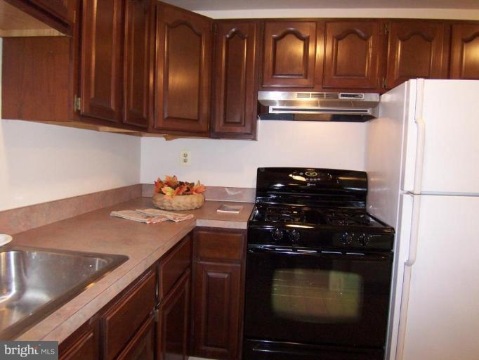3603 Everton Street Silver Spring, MD 20906 - Photo 8 of 16 Kitchen