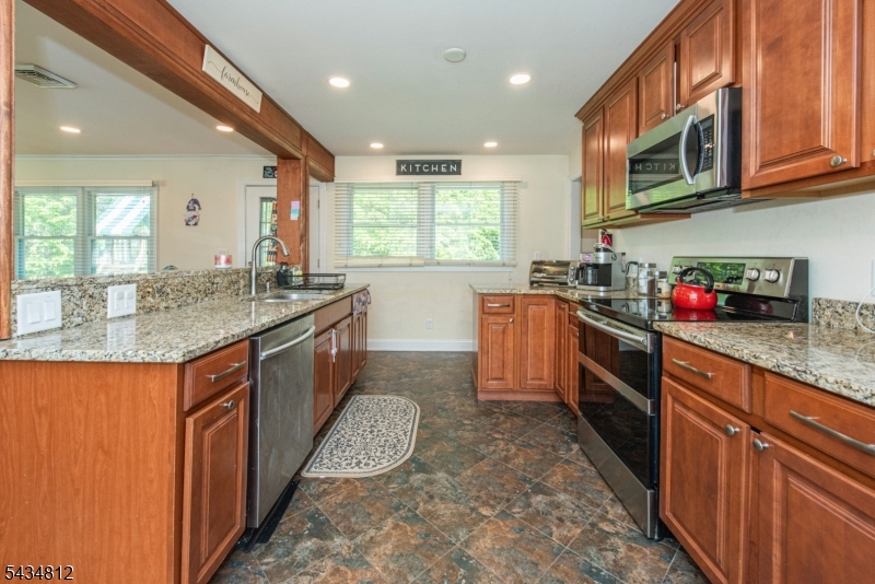 11 Hunters Lane Sparta, NJ 07871 - Photo 5 of 23