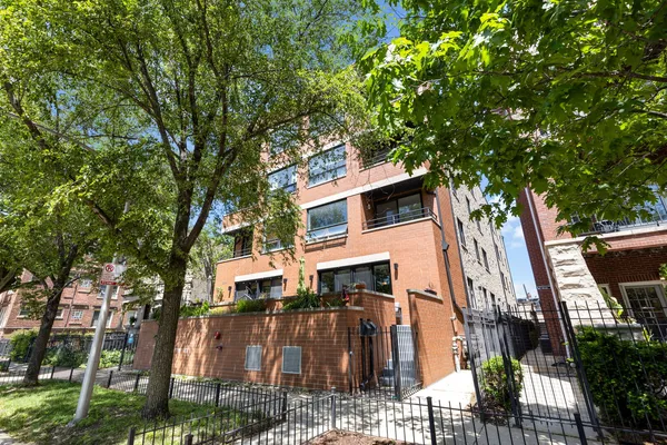 $499,000 | 934 West Cuyler Avenue, Unit 4B, Chicago, IL 60613