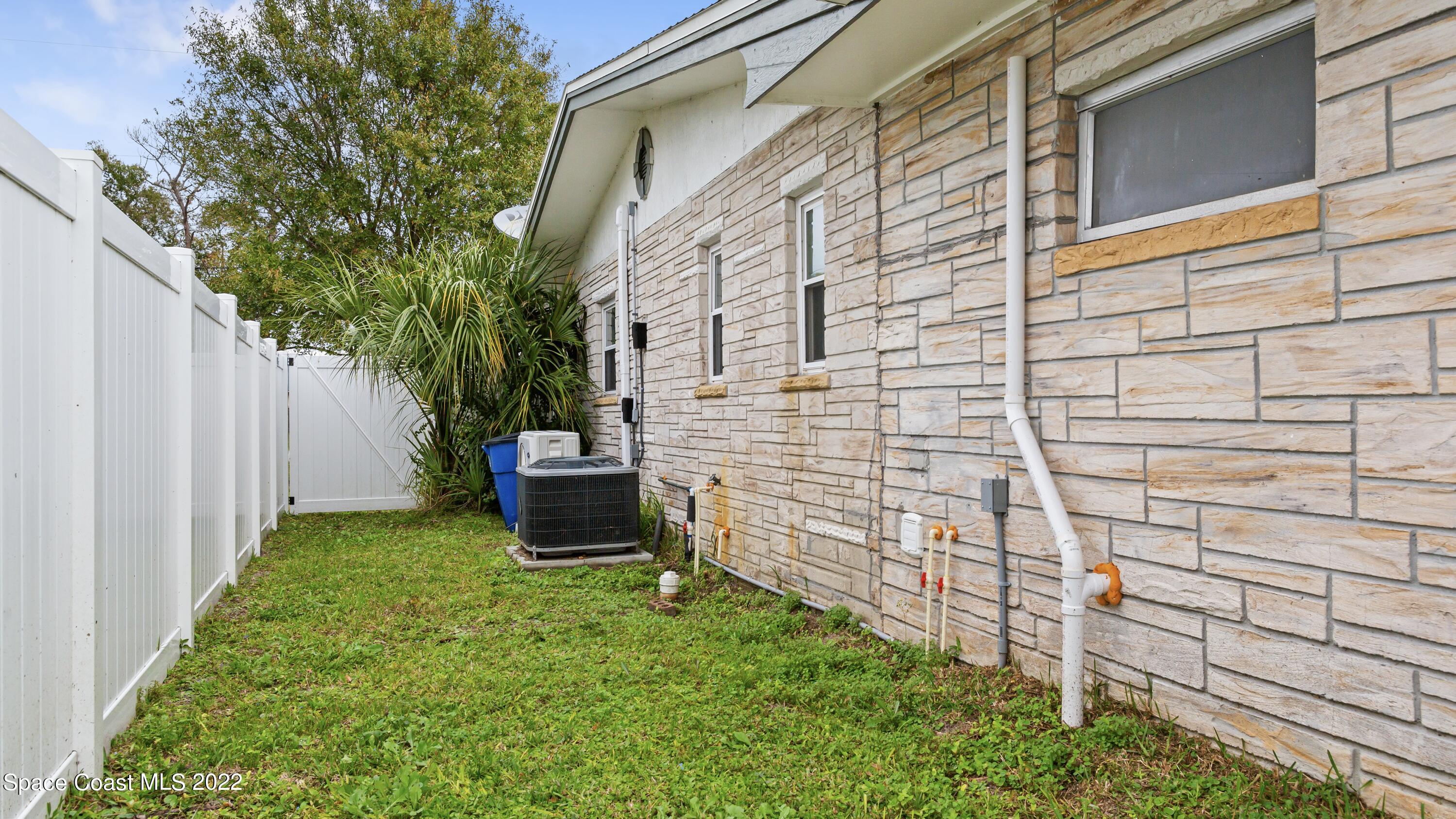 1709 Pinewood Road Melbourne, FL 32934 - Photo 37 of 38 112A2060(1)