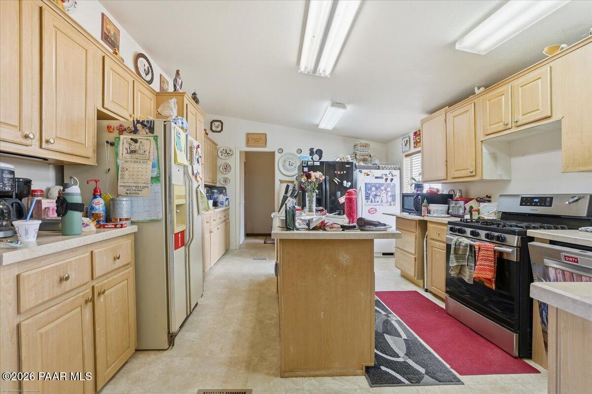 2575 West Annie Road Paulden, AZ 86334 - Photo 7 of 29 07-Kitchen