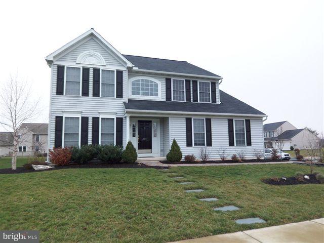 201 Andover Lane Lititz, PA 17543 - Photo 1 of 14