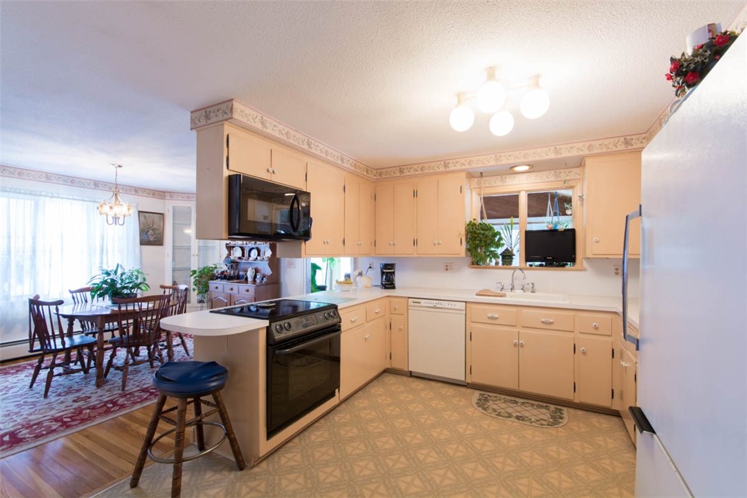 70 Beth Road Tiverton, RI 02878 - Photo 6 of 39