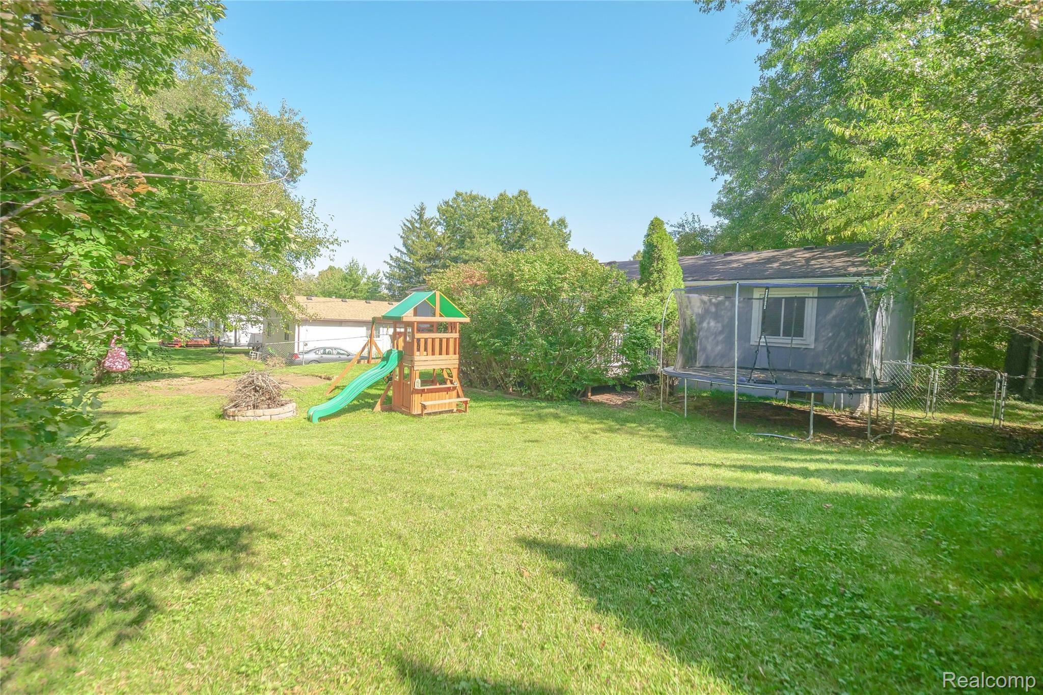 8668 Pettysville Road Pinckney, MI 48169 - Photo 23 of 33 P1700432.jpg