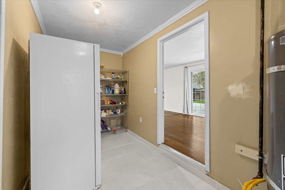 3057 Delta Waters Road Medford, OR 97504 - Photo 14 of 23 14-CI_6132