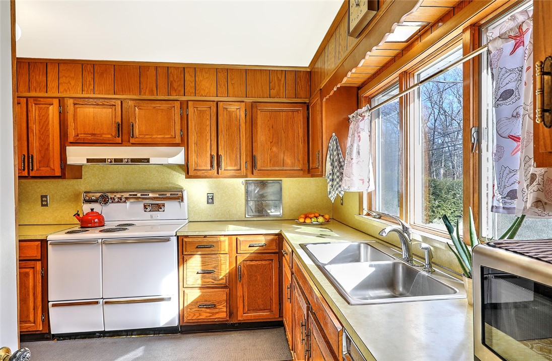 49 Alfred Stone Road Pawtucket, RI 02860 - Photo 17 of 45