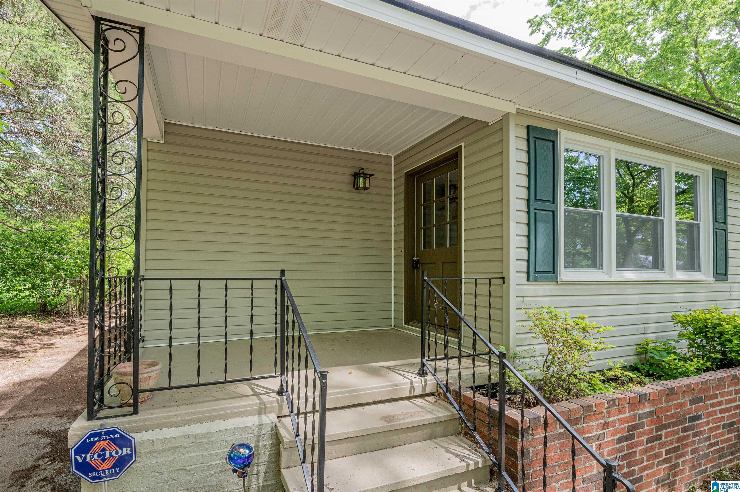 112 Hart Avenue Bessemer, AL 35023 - Photo 4 of 36