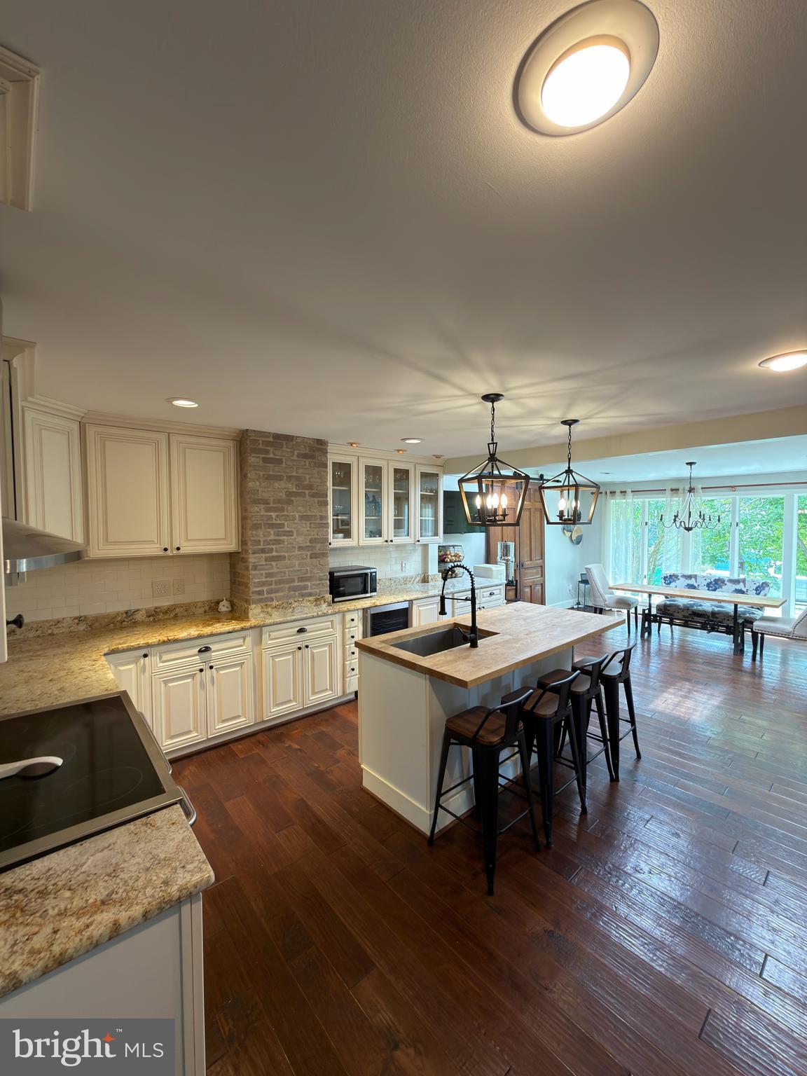 7105 Signal Hill Road Manassas, VA 20111 - Photo 2 of 9