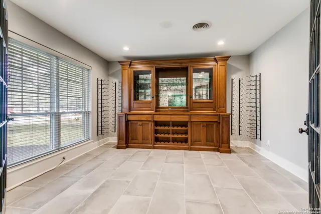 a view of a livingroom with furniture