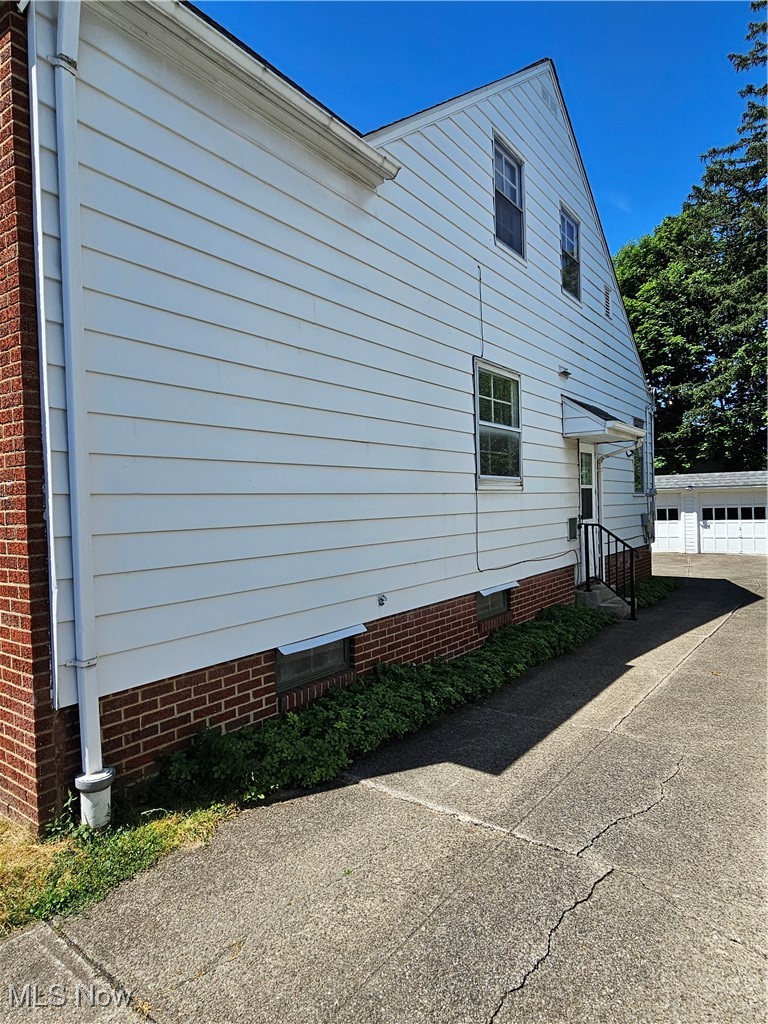 2232 South Taylor Road Cleveland, OH 44118 - Photo 24 of 28 View of side of home