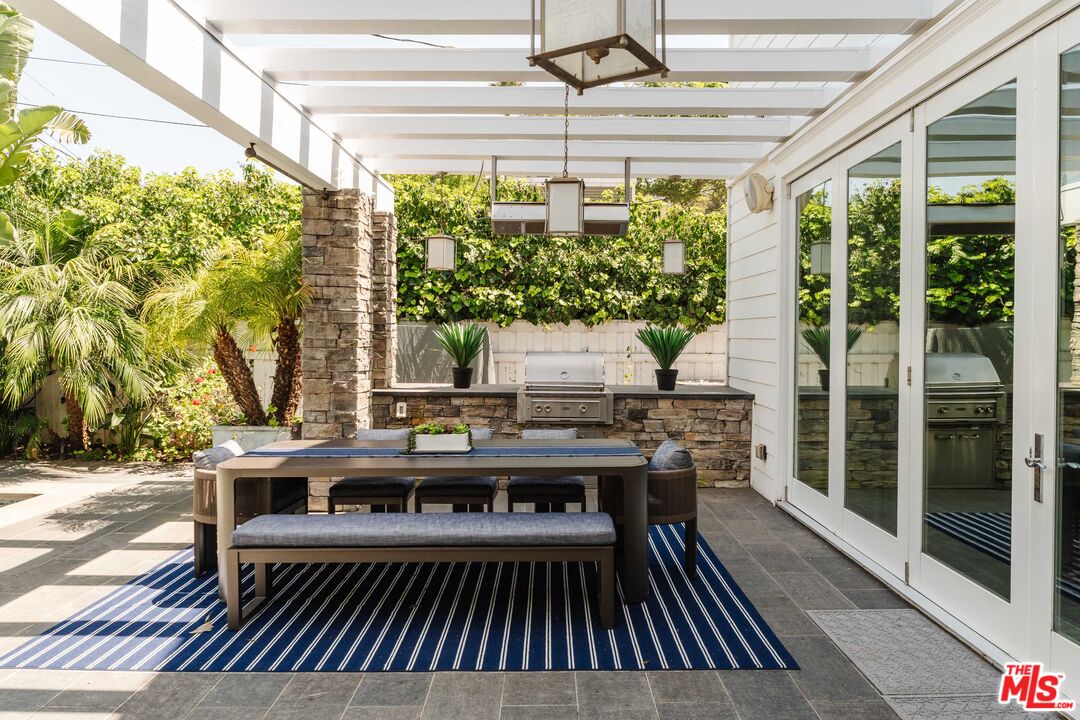 356 East Rustic Road Santa Monica, CA 90402 - Photo 12 of 31