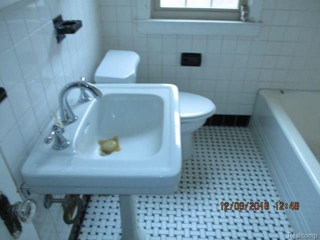 815 Neff Road Grosse Pointe, MI 48230 - Photo 11 of 32