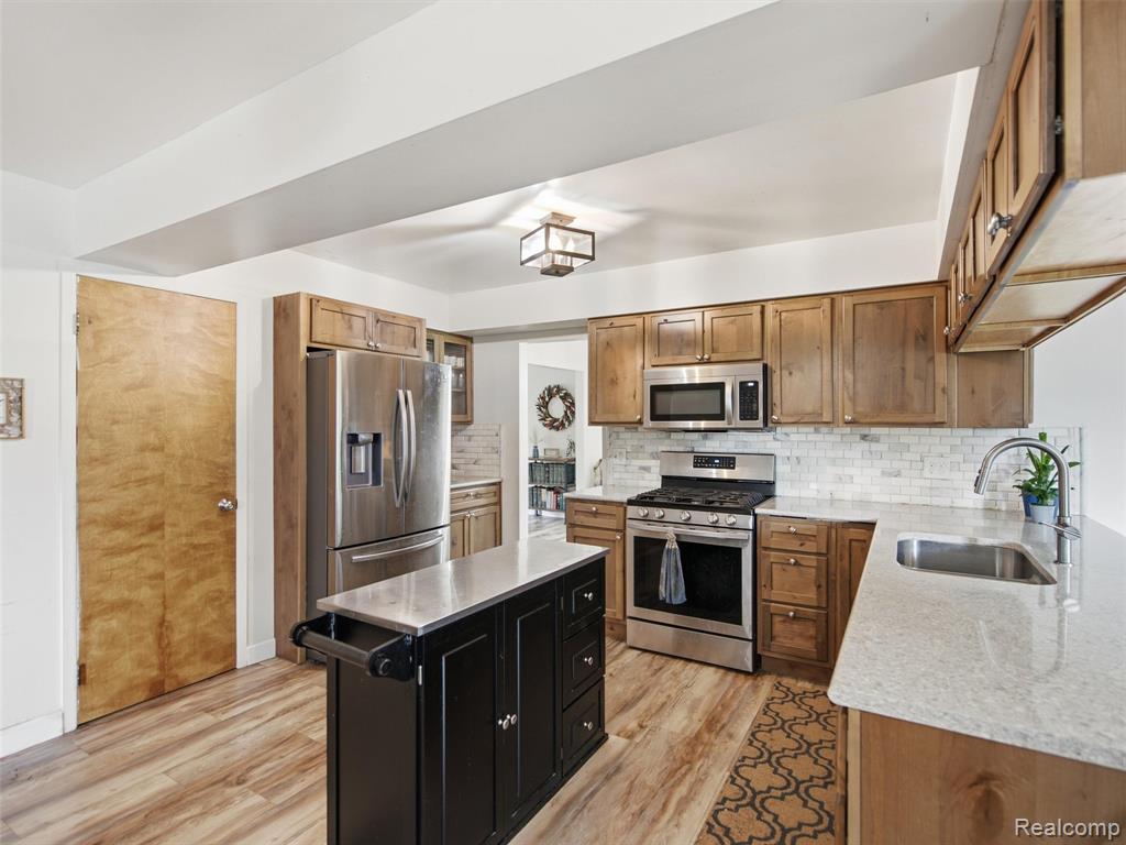 4040 Taggett Lake Drive Highland, MI 48357 - Photo 4 of 59